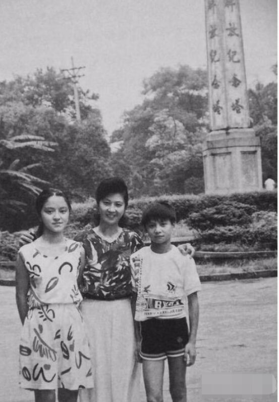 网友惊叹森碟12岁就长到170，妈妈叶一茜才是真正人生赢家