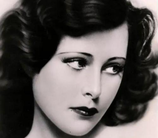 此人是亚洲第一艳星，全裸出镜，当过间谍，后成中国卫星导航之母