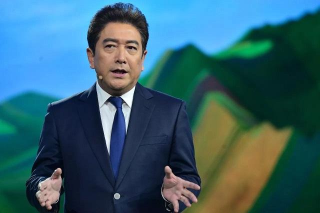 抛弃妻子另娶小13岁新欢，照顾残障哥哥16年，水均益人品究竟如何