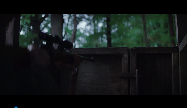 一家三口躲在木屋躲避未知生物捕杀，孰料一回头丈夫已经变异