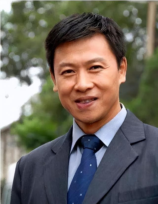 演员胡亚捷：和汤静3次闹离婚，屡败屡战，结果越闹感情越好