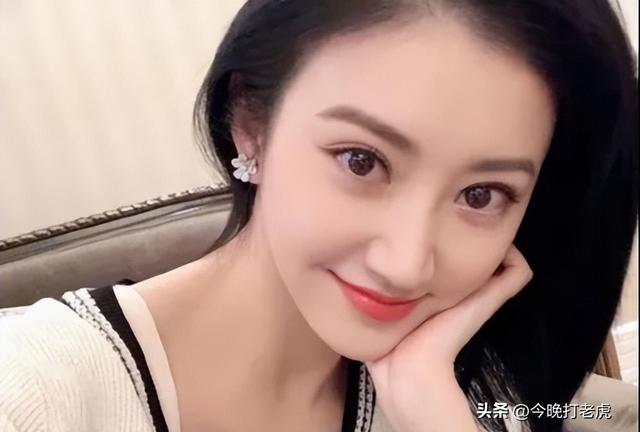 拍《警察故事2013》时，成龙吐槽：这电影就是为了景甜一个人拍的