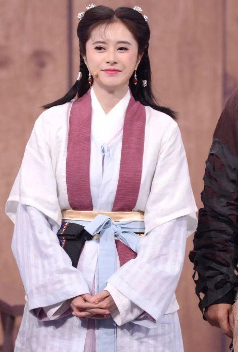 22年前她美过神仙姐姐,迷倒吴彦祖,现在43岁甜美似少女