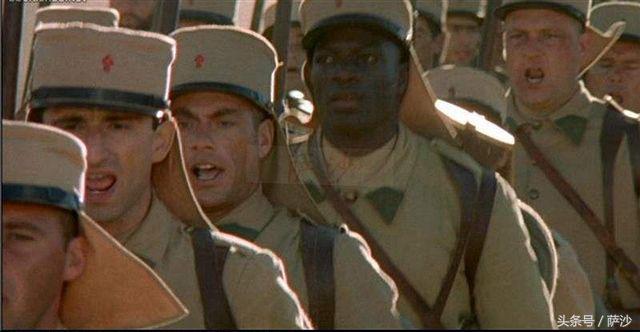 日本鬼子脑袋后面两片布是什么东东?日军独有的屁帘