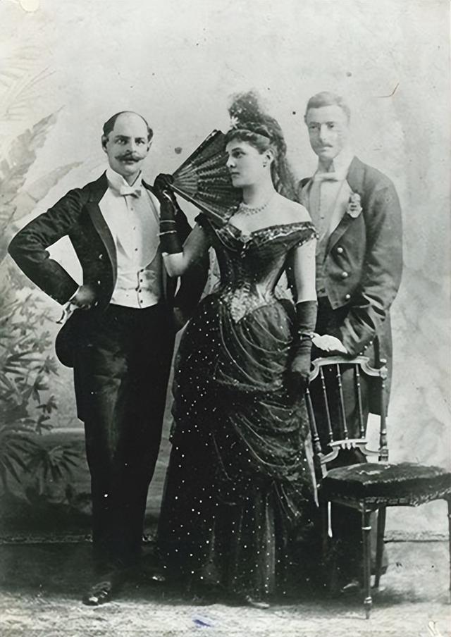 丘吉尔母亲：美国千金，英国国王情人，40岁嫁给和儿子同龄的男人