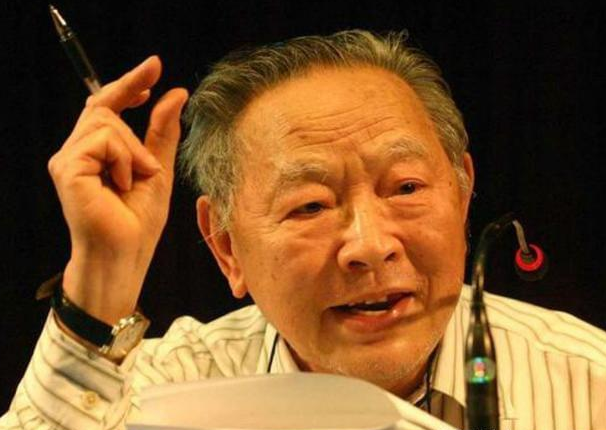 给宝剑起名字只服梁羽生，梁羽生笔下的十大名剑，金庸也写不出来