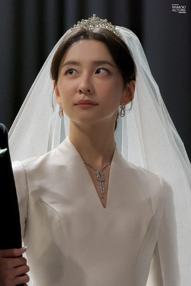 韩国知名女星登综艺节目，回答前后不一引热议