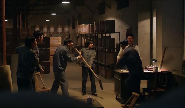 《六姊妹》原著解读：老汤总给何家使绊子，真是因为父辈的恩怨吗