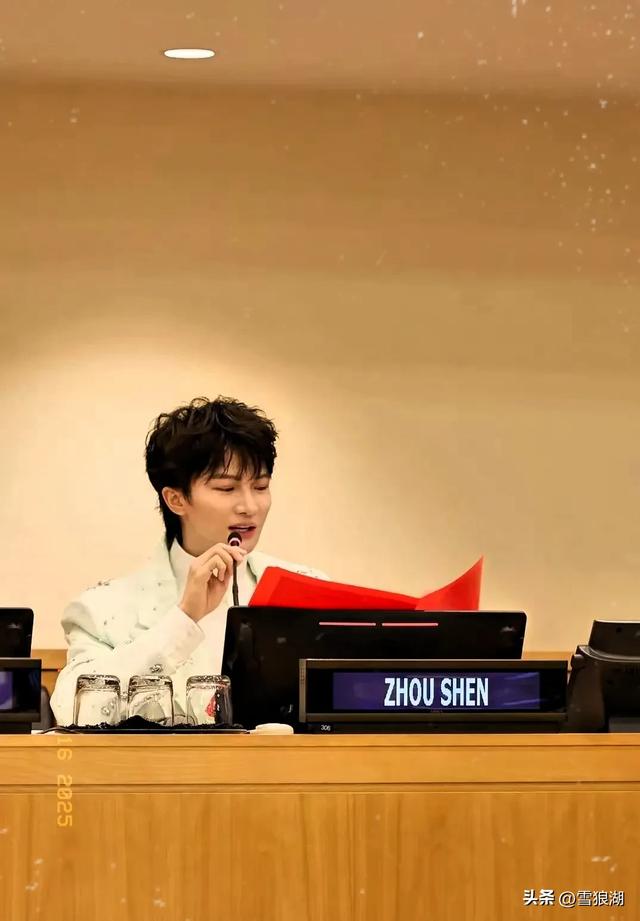 周深伦敦演唱会取消，粉丝全球声援：‘我们依然爱你’