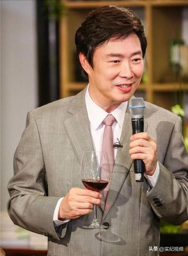 “痴情王子”费玉清：曾为初恋终生未娶，最后与56岁闺蜜相伴终生