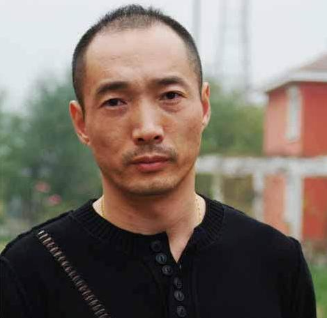 他是曾黎前男友,被韩国美女倒追,从机修工到影帝的他有何魅力?