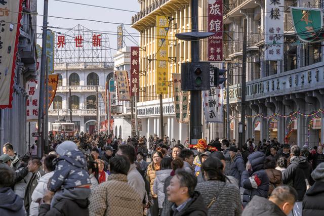 首个“非遗版”春节，上海影视乐园打造“影视+”产品激发消费活力