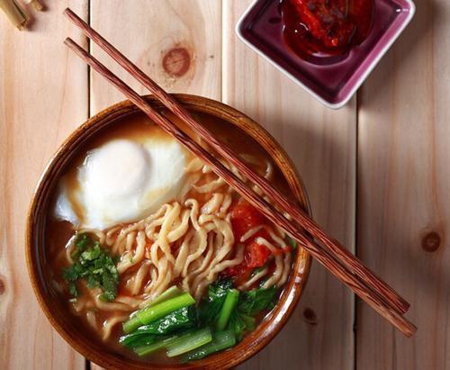 大吃国饮食史:筷子浮起,人头落地的说法是真的吗?