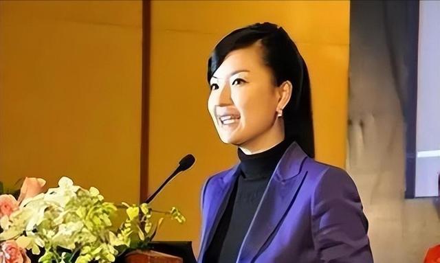 东方卫视一姐陈蓉：因“寿宴门”身败名裂，今低调嫁海归结婚生子