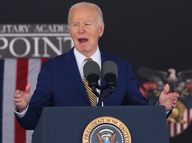 大陆对台立“天条”，美国专机落地台北，赖清德搬的救兵到了？