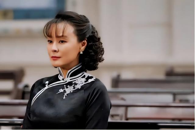 梁爱琪:成名背后有艰辛,46岁婚姻成谜