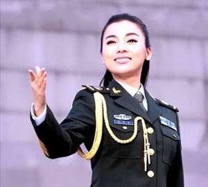 师鹏(民歌天后陈思思：嫁给青歌赛冠军师鹏生一女，今49岁气质依旧动人)