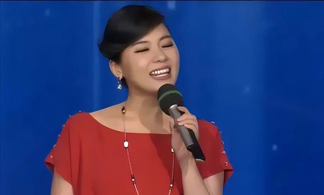 民歌天后陈思思：嫁给青歌赛冠军师鹏生一女，今49岁气质依旧动人