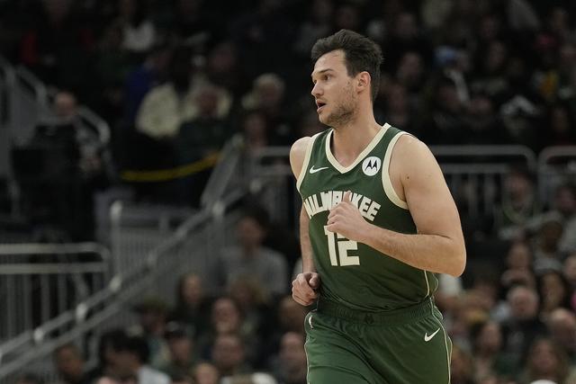 约基奇8年前坐稳首发后队友今何在？6人来过CBA 高圆圆正练习柔术