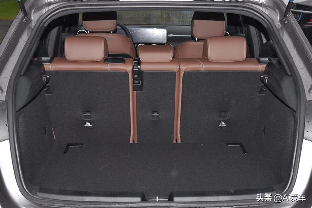 小排量增压油耗5.6L，进口奔驰家用车，低价入门，带你看奔驰A级