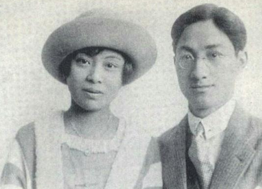 《蓝色生死恋》尹俊熙,和《致青春》林静,是同一类“情圣”