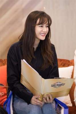 奶音(张铁林缘何向她连连道歉？迪丽热巴全英文“小奶音”脱稿配音，让人惊呼第二个韩雪出现了)