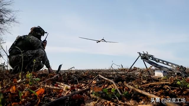 泽连斯基终于感到大事不妙了，俄军战机大举轰炸：基辅突发大爆炸