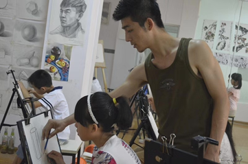 直播间里的“追梦人”:用手指作画的画家,吸引老铁传承唢呐文化