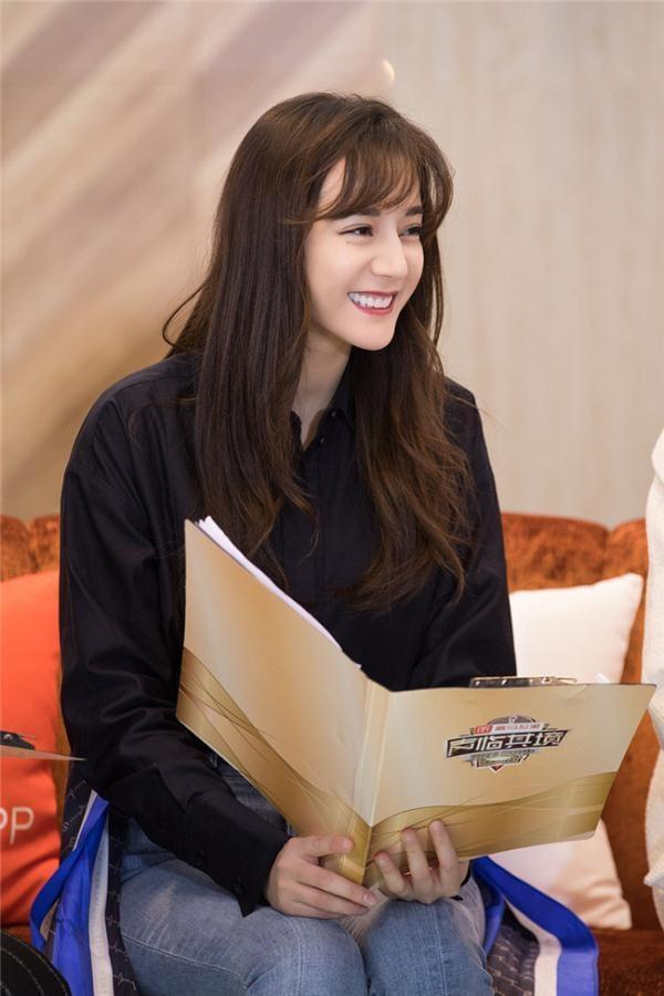 张铁林缘何向她连连道歉?迪丽热巴全英文“小奶音”脱稿配音,让人惊呼第二个韩雪出现了!