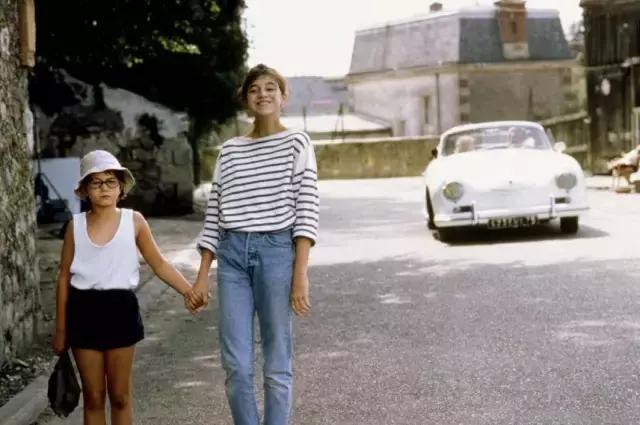 她是《不安分的姑娘》里的小可爱,也是暴力疯狂的“女性瘾者”