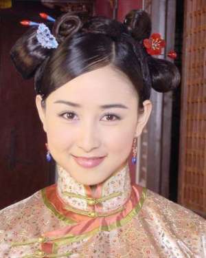 胡静年轻时照片(嫁给名门后裔，却不做豪门金丝雀，42岁胡静被朱兆祥宠溺至深)