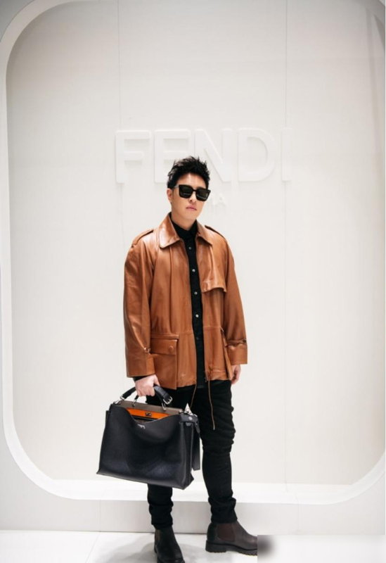 潘玮柏出席节目，穿棒球服阳光少年范十足，42岁毫无“大叔感”