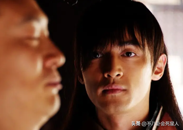 频频“发疯”的胡歌，依旧没走出17年前的那场车祸