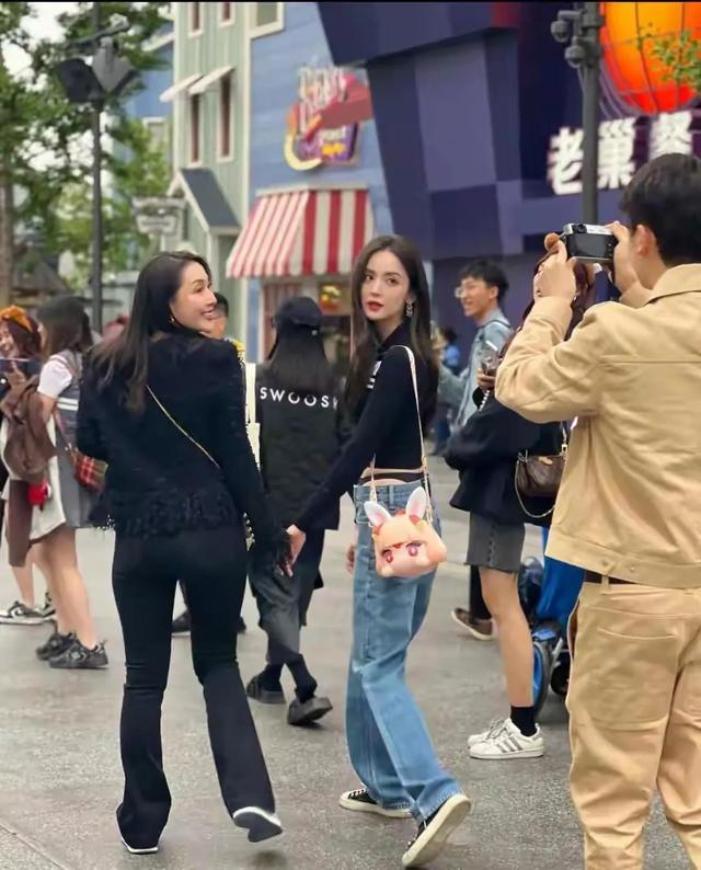 娜扎丁字裤外露，还怒怼网友管得宽，是“荡妇”，还是另有缘由？