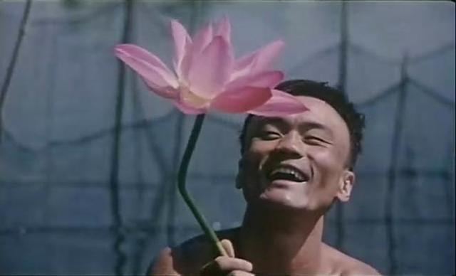 《香魂女》13岁圆房,沦为丈夫和情人泄欲的工具:女人的隐痛