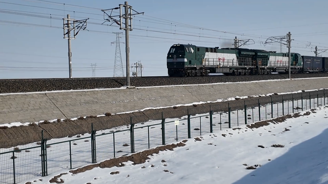 新春走基层｜1500米长的万吨重载列车！开起来有多难？