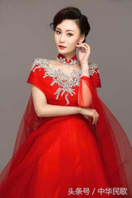 李美璇(中华民歌首发，李美璇《喜上眉梢》唱出时代新年味儿)