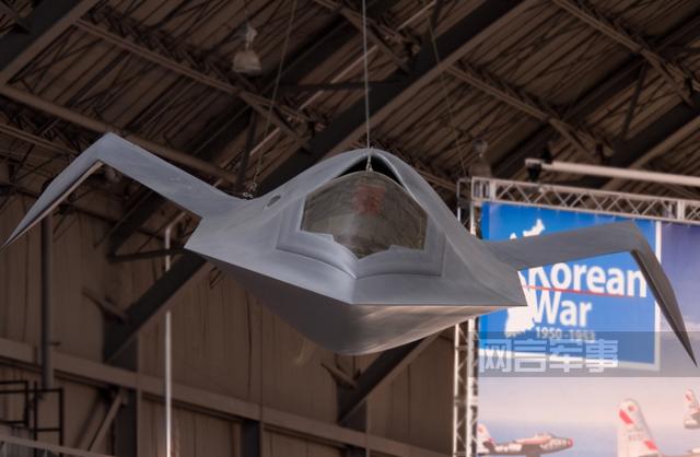 美军绝密隐身验证机曝光 酷似外星UFO战机