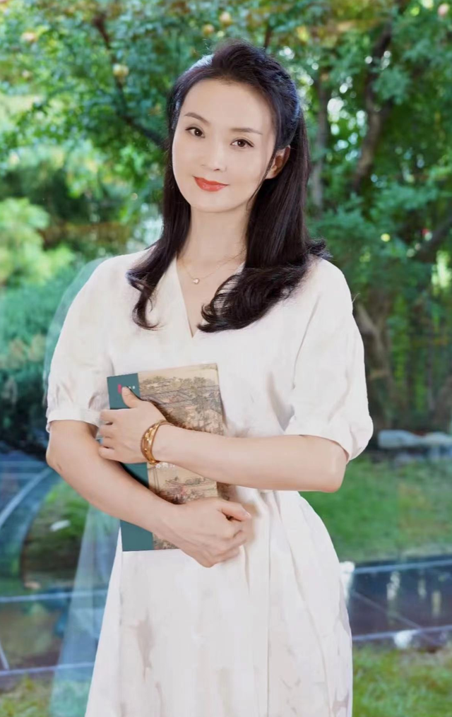 知名娱记曝W姓女星老公被抓，女方是女神级，豪门阔太王艳惨躺枪