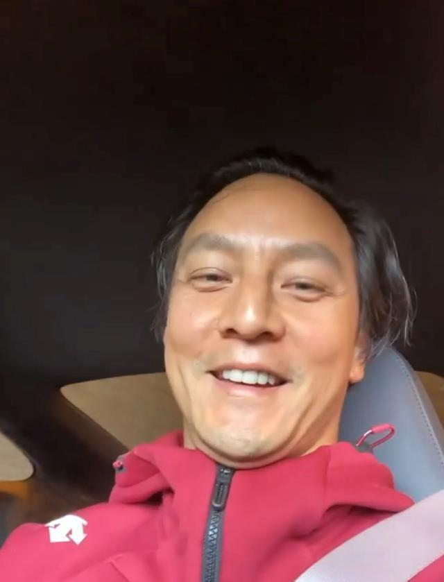 43岁言承旭近照曝光，暴瘦到两颊凹陷锁骨凸出，被指像工地打工仔