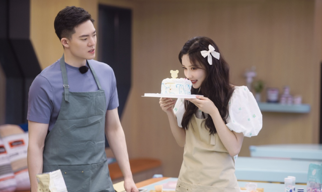 孟子义约会男嘉宾官宣恋情，王厚杰大方晒合影，女友颜值气质出众