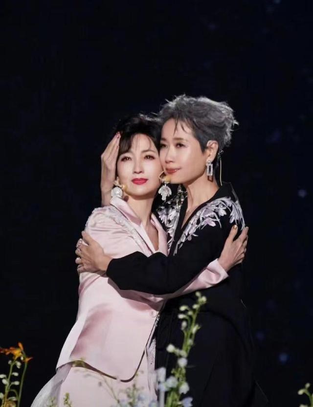 看完镇江三日情缘，才明白赵雅芝叶童为什么是顶流，两人太有实力