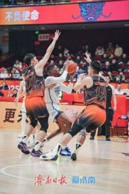 马泳(山东高速男篮基本锁定季后赛席位 主教练邱彪：疲惫期希望大家保持健康)