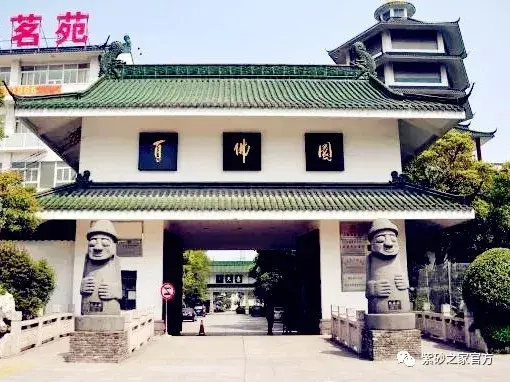 2.3万购壶王，1亿不卖，他富可敌国，却身无分文