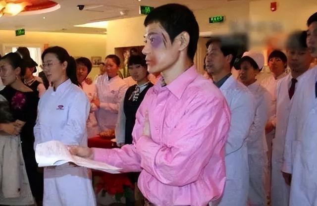 这个演鬼子的日本人火了！老婆重庆人女儿中国籍，围攻后被扒底