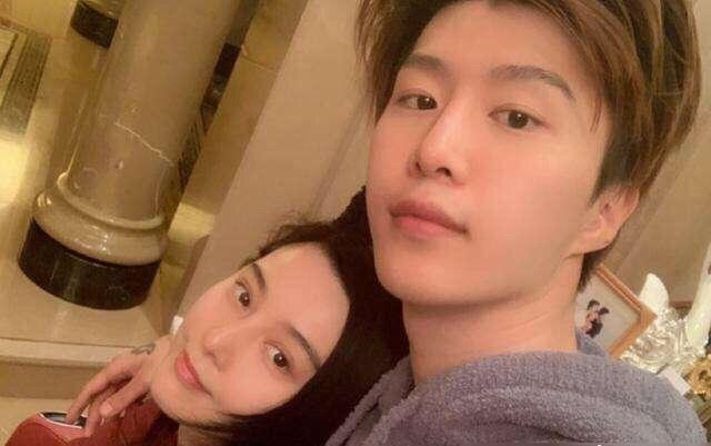 范冰冰儿时旧照曝光，范爷天生美人胚子，范丞丞祖传小眼睛