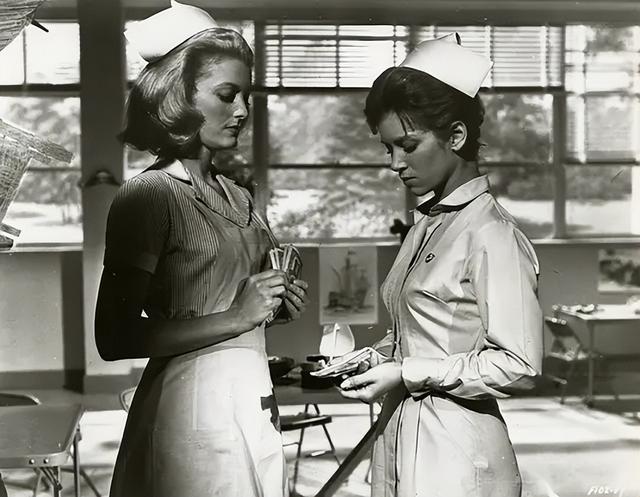 电影《裸吻》：以黑暗的氛围、紧凑的剧情以及惊悚动作场面而闻名