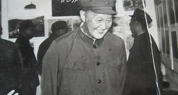 海军中将好色成性！淫乱文工团女兵，敛财上亿，最终栽在情妇身上