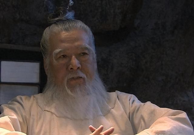 袁天罡给三人看相，预言他们必能做大官，三人走后袁天罡直叹可惜