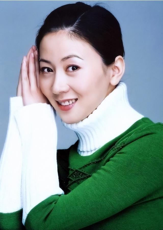 汤加丽：因当“人体模特”被丈夫抛弃，被父母嫌弃，46岁仍然单身